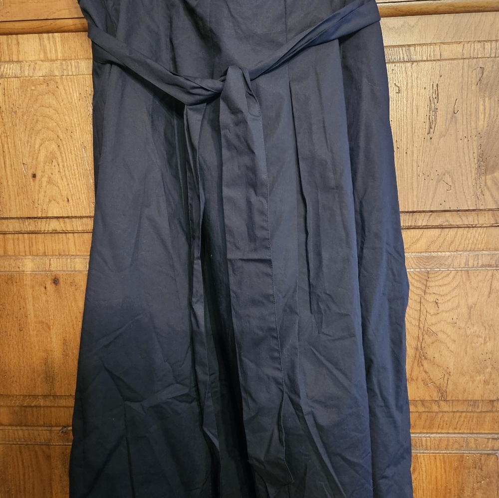 Talbots plus 20 w black 100 % cotton with cloth belt. Pleats in the front.